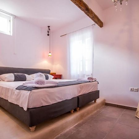 Chic & Modern Apartments With Swim Access Chalki Town Екстериор снимка