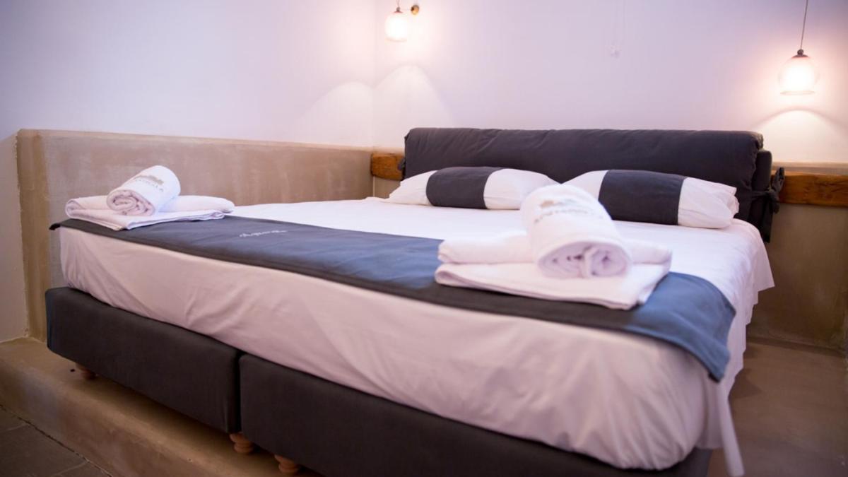 Chic & Modern Apartments With Swim Access Chalki Town Екстериор снимка