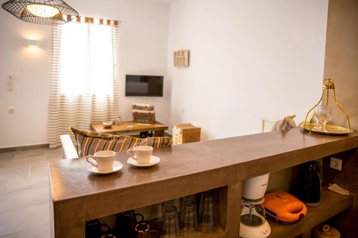Chic & Modern Apartments With Swim Access Chalki Town Екстериор снимка