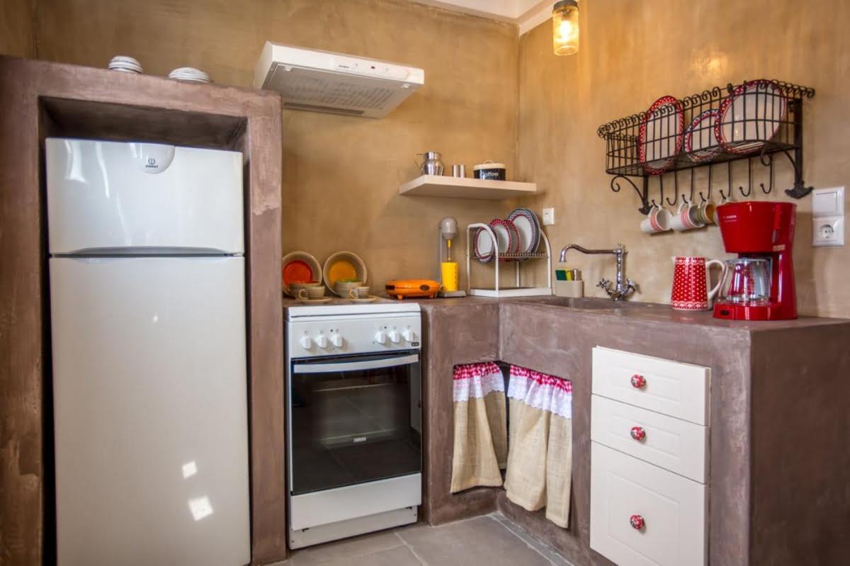 Chic & Modern Apartments With Swim Access Chalki Town Екстериор снимка
