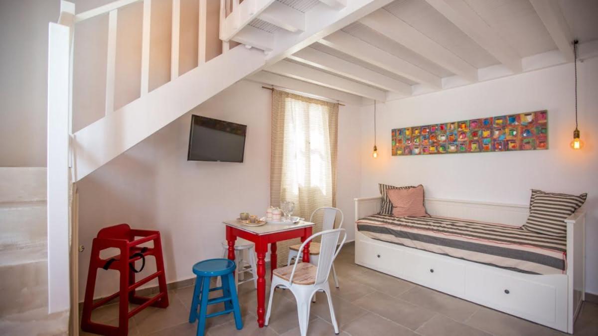 Chic & Modern Apartments With Swim Access Chalki Town Екстериор снимка