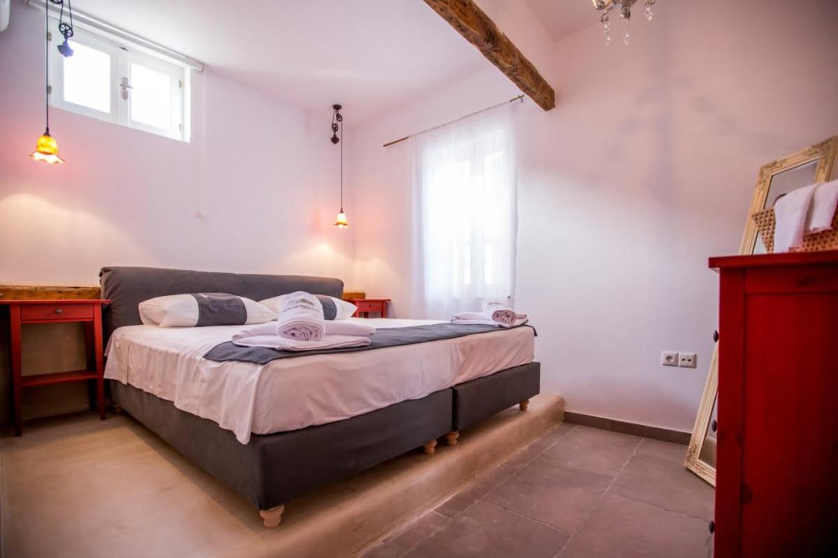 Chic & Modern Apartments With Swim Access Chalki Town Екстериор снимка