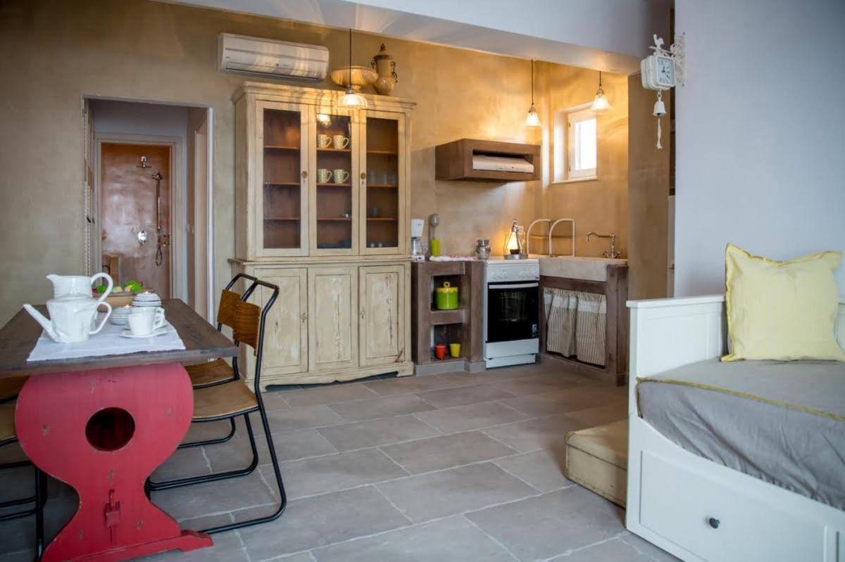 Chic & Modern Apartments With Swim Access Chalki Town Екстериор снимка