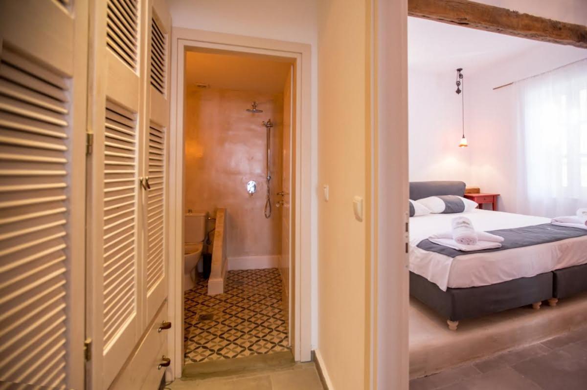 Chic & Modern Apartments With Swim Access Chalki Town Екстериор снимка