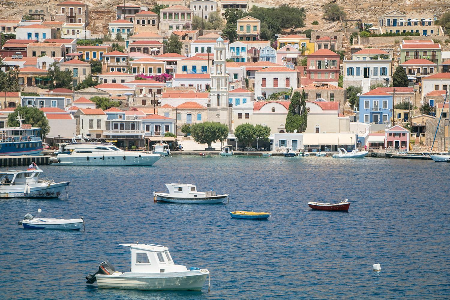 Chic & Modern Apartments With Swim Access Chalki Town Екстериор снимка